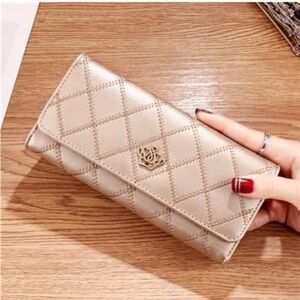 Elegant Beige Quilted Women's Wallet - Pink Interior
